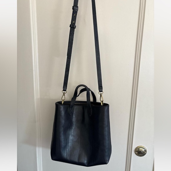 Madewell Transport Cross Body Bag in True Black Leather - Picture 4 of 9
